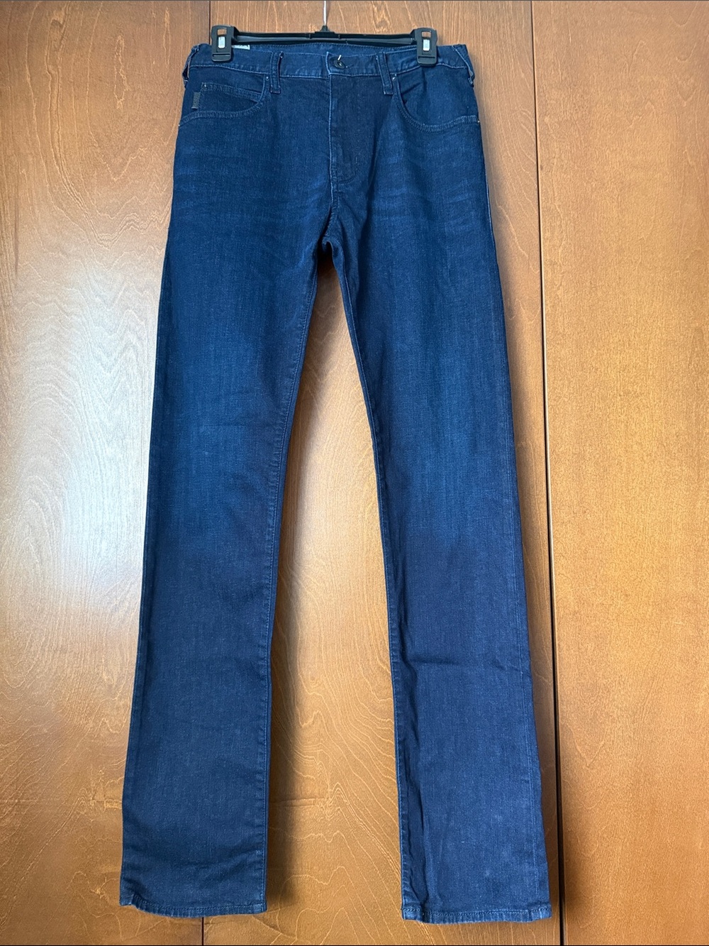 Emporio Armani J45 Regular Fit Men’s Darkwash Jeans 29 X 34
NWT. Ret $275